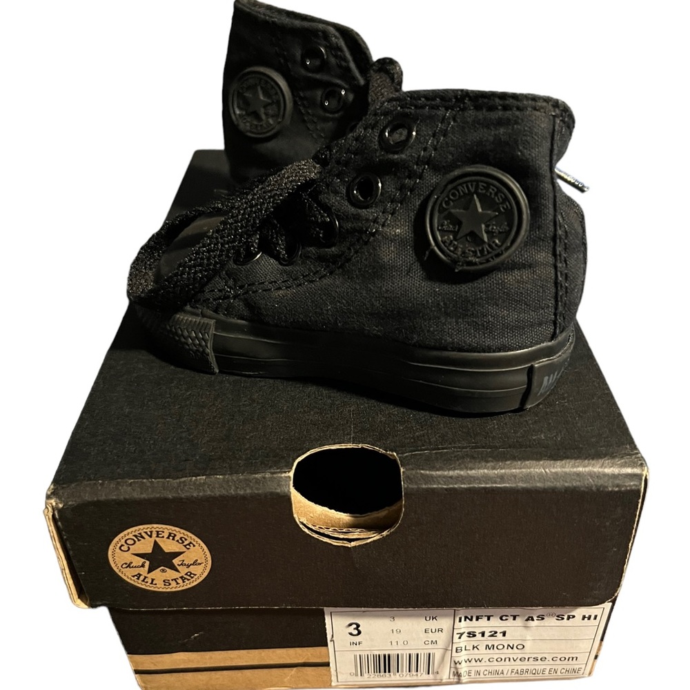NWOT Converse Chuck Taylor’s sz 3